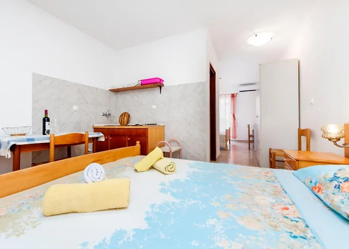 Luna Tsuki Two 3* Ρόβινι