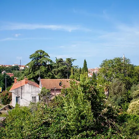 Luna Tsuki Two מלון דירות 3*